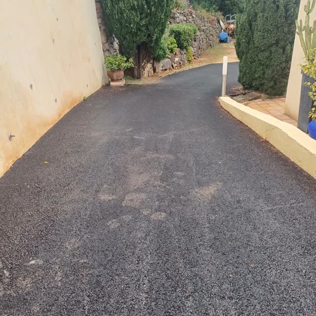 Voie d'accès enrobée
