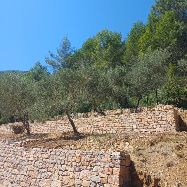 Mur en pierre sèche